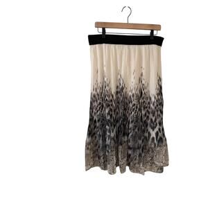 Studio West Apparel White w/ Print Women’s Midi Skirt – Large NWT